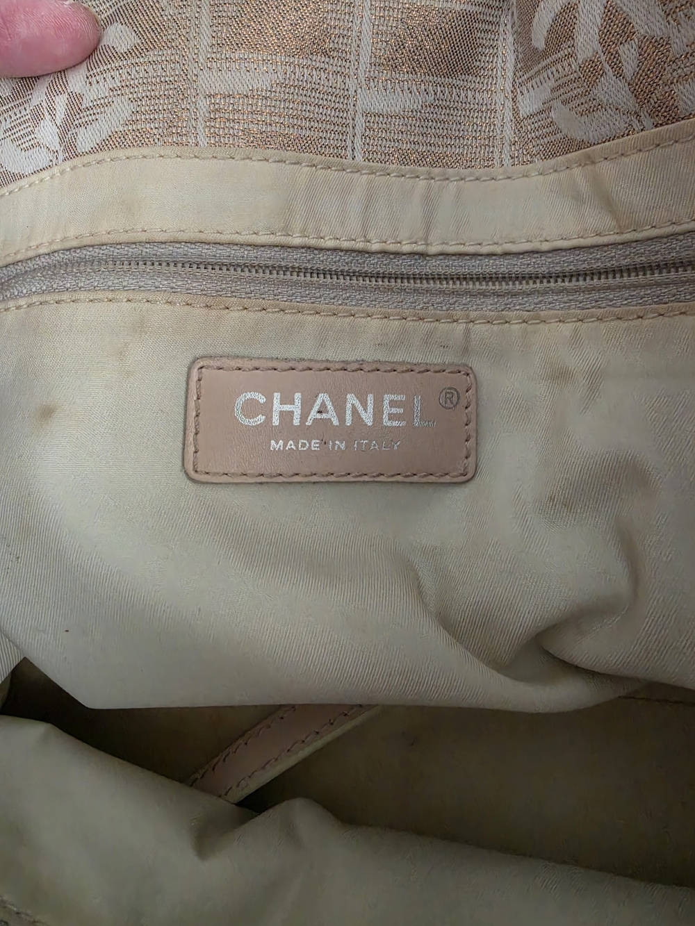 CHANEL Beige Shoulder Tote with Pale Pink Straps - Picture 4 of 7